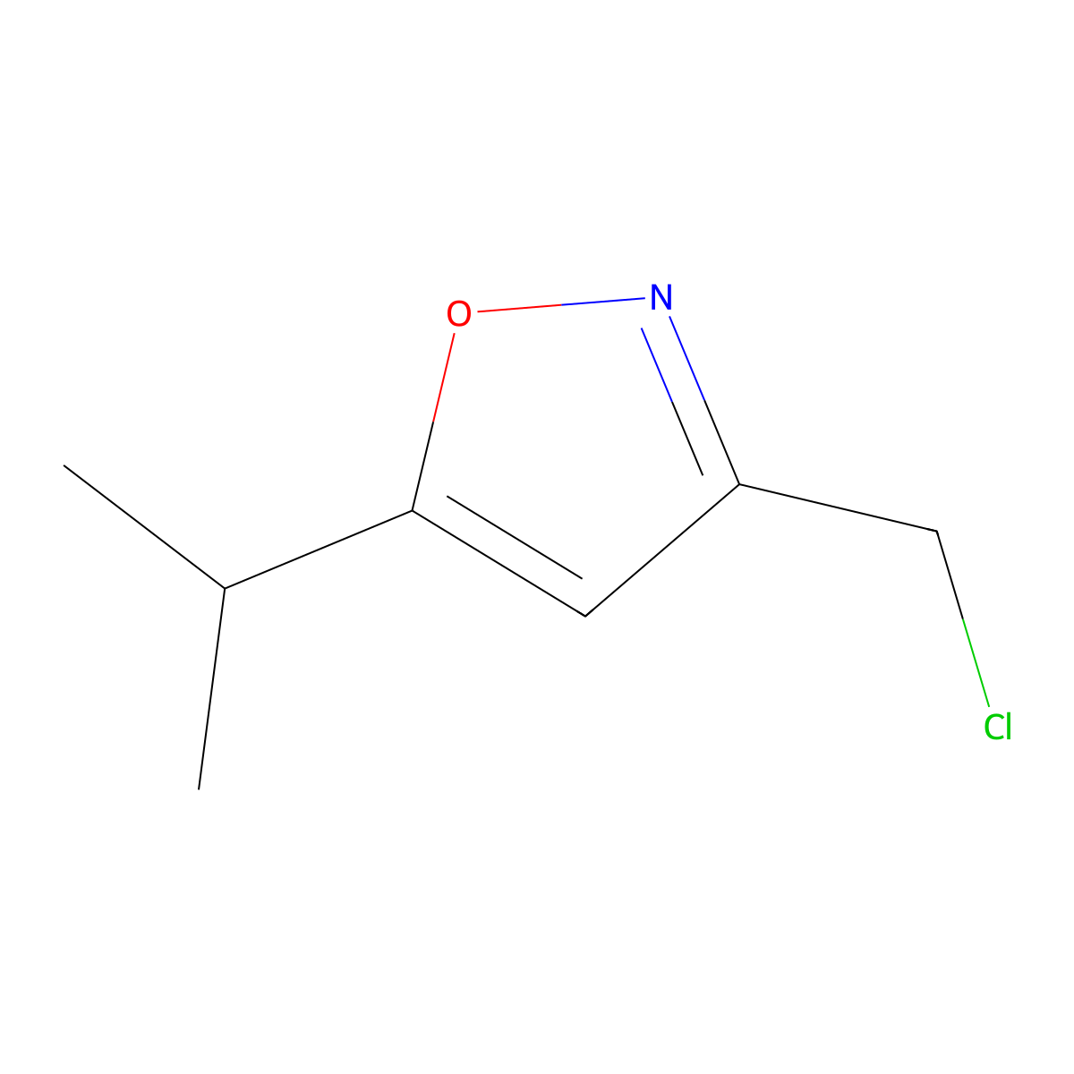 3-(Chloromethyl)-5-(propan-2-yl)-1,2-oxazole molecular structure, CAS 1018128-18-1