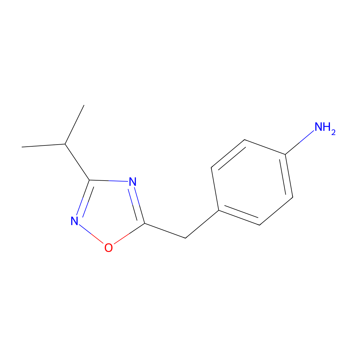 4-{[3-(Propan-2-yl)-1,2,4-oxadiazol-5-yl]methyl}aniline molecular structure, CAS 1042499-98-8