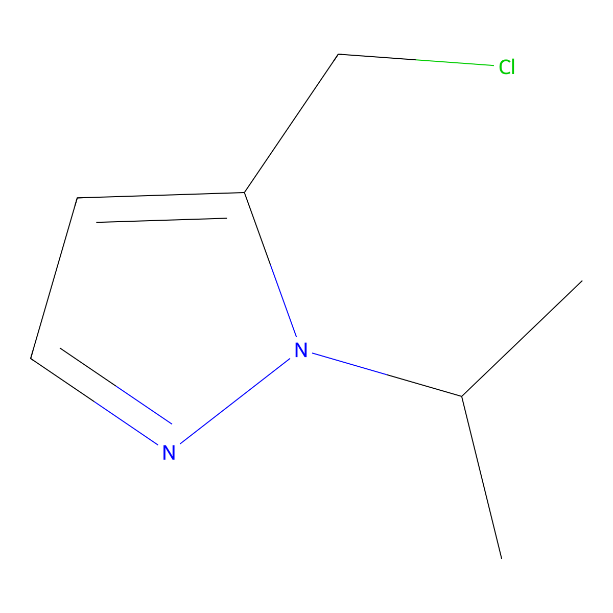 1H-Pyrazole, 5-(chloromethyl)-1-(1-methylethyl)- molecular structure, CAS 1260658-90-9