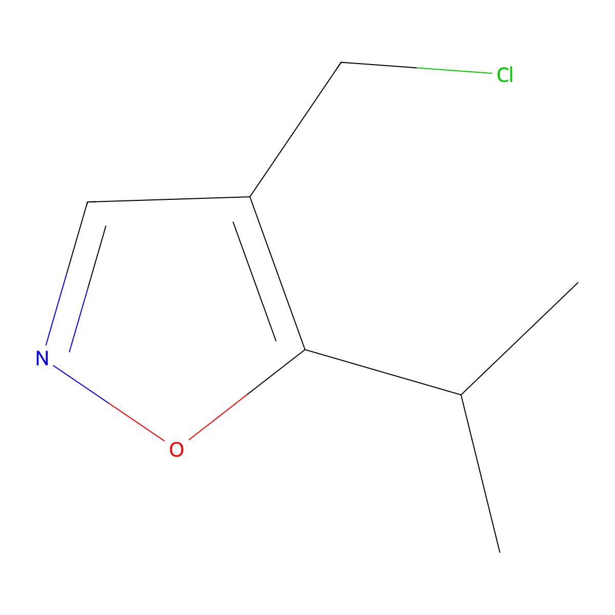 4-(Chloromethyl)-5-(propan-2-yl)-1,2-oxazole molecular structure, CAS 1490941-29-1