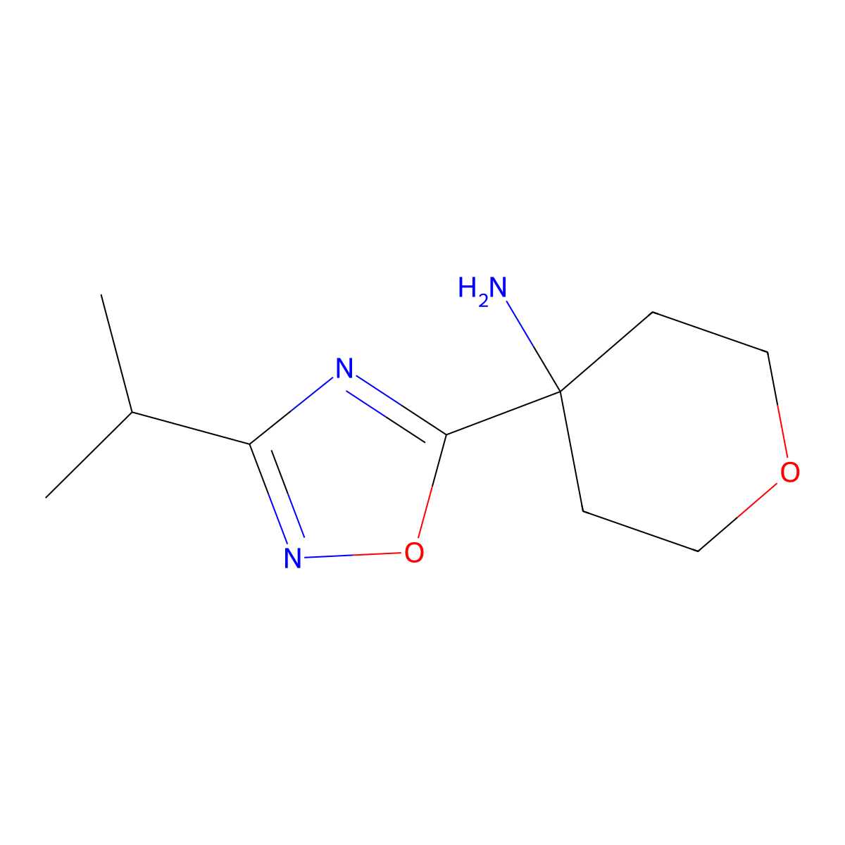 4-[3-(Propan-2-yl)-1,2,4-oxadiazol-5-yl]oxan-4-amine molecular structure, CAS 1551950-65-2