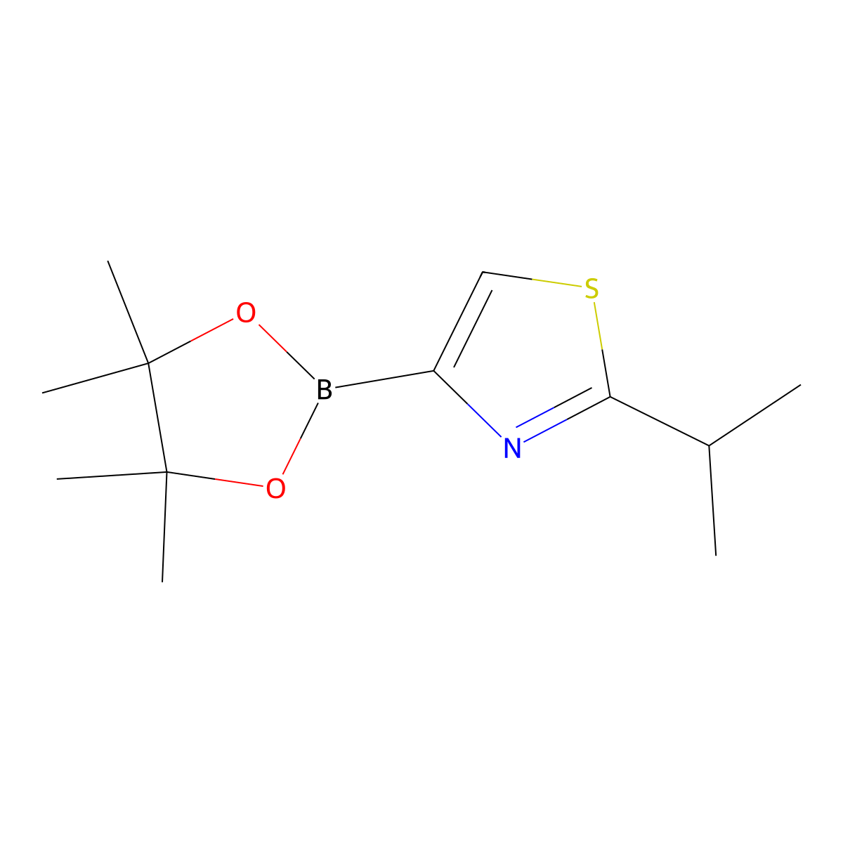 2-Isopropyl-4-(4,4,5,5-tetramethyl-1,3,2-dioxaborolan-2-yl)thiazole molecular structure, CAS 1622227-53-5