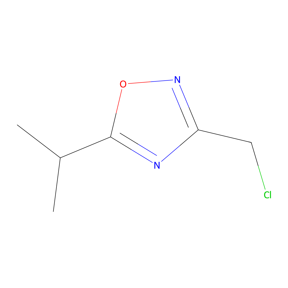 3-(Chloromethyl)-5-(propan-2-yl)-1,2,4-oxadiazole molecular structure, CAS 189130-87-8