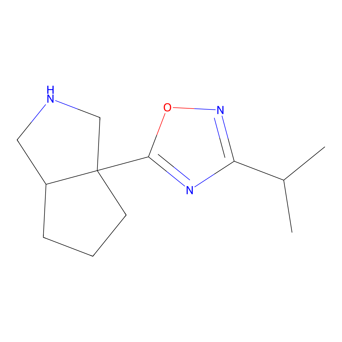 rac-5-[(3aR,6aR)-octahydrocyclopenta[c]pyrrol-3a-yl]-3-(propan-2-yl)-1,2,4-oxadiazole molecular structure, CAS 1909294-57-0