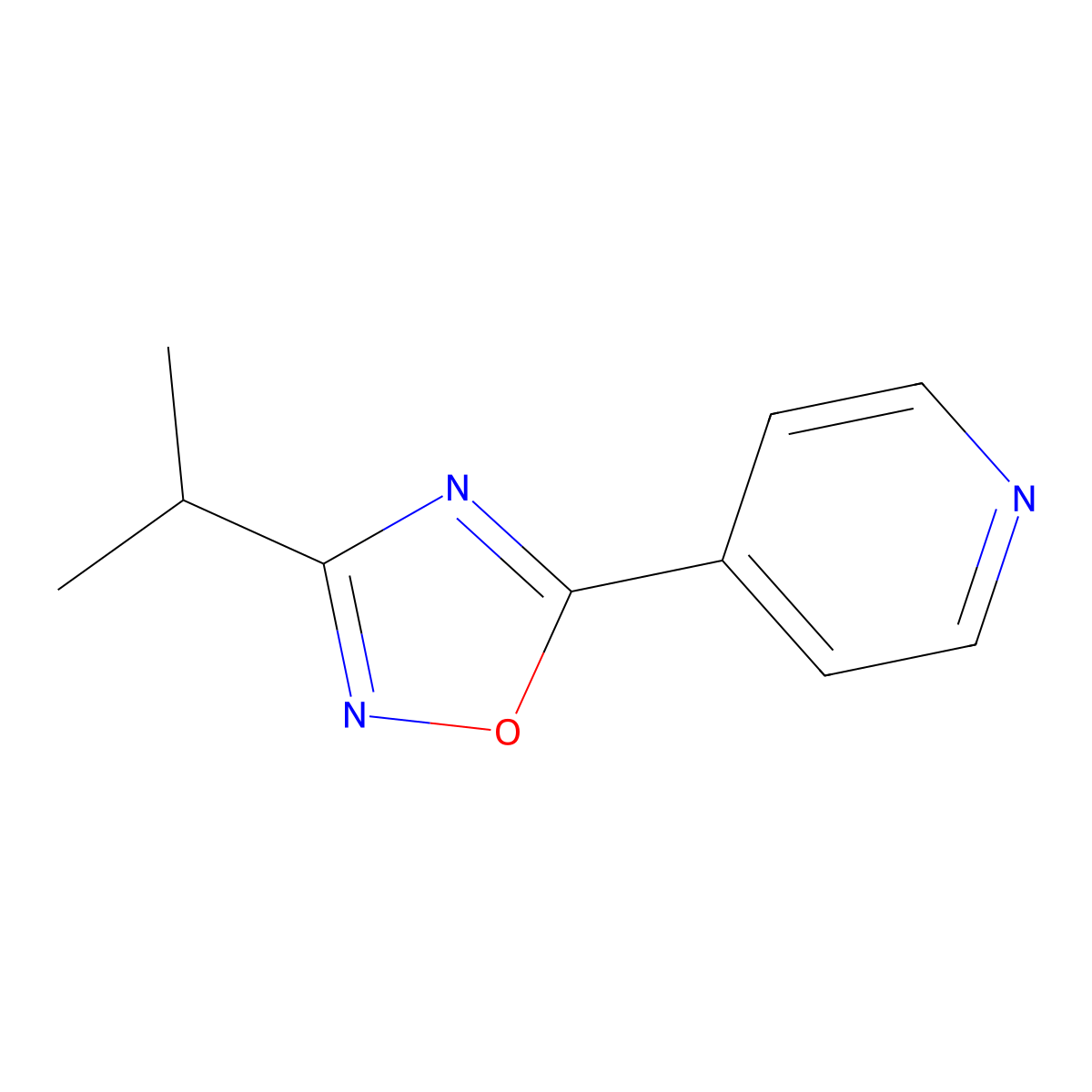 4-[3-(Propan-2-yl)-1,2,4-oxadiazol-5-yl]pyridine molecular structure, CAS 2310099-38-6