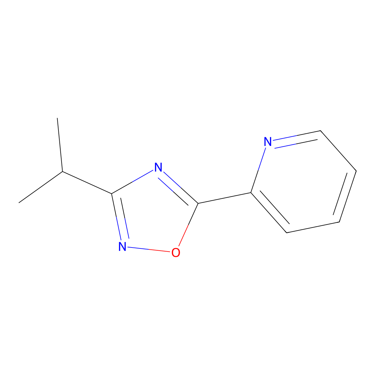 2-[3-(Propan-2-yl)-1,2,4-oxadiazol-5-yl]pyridine molecular structure, CAS 2379949-36-5