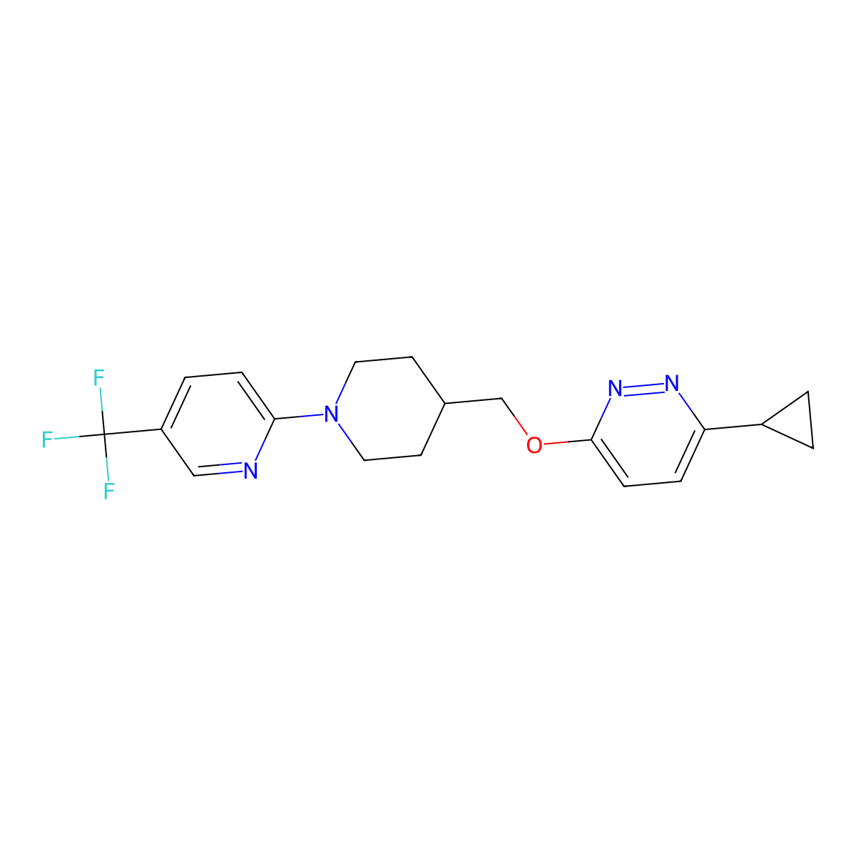 3-Cyclopropyl-6-({1-[5-(trifluoromethyl)pyridin-2-yl]piperidin-4-yl}methoxy)pyridazine molecular structure, CAS 2380067-19-4