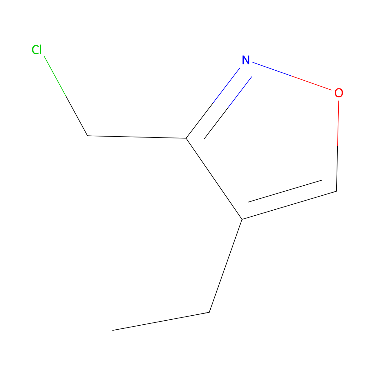 3-(Chloromethyl)-4-ethyl-1,2-oxazole molecular structure, CAS 2413899-77-9