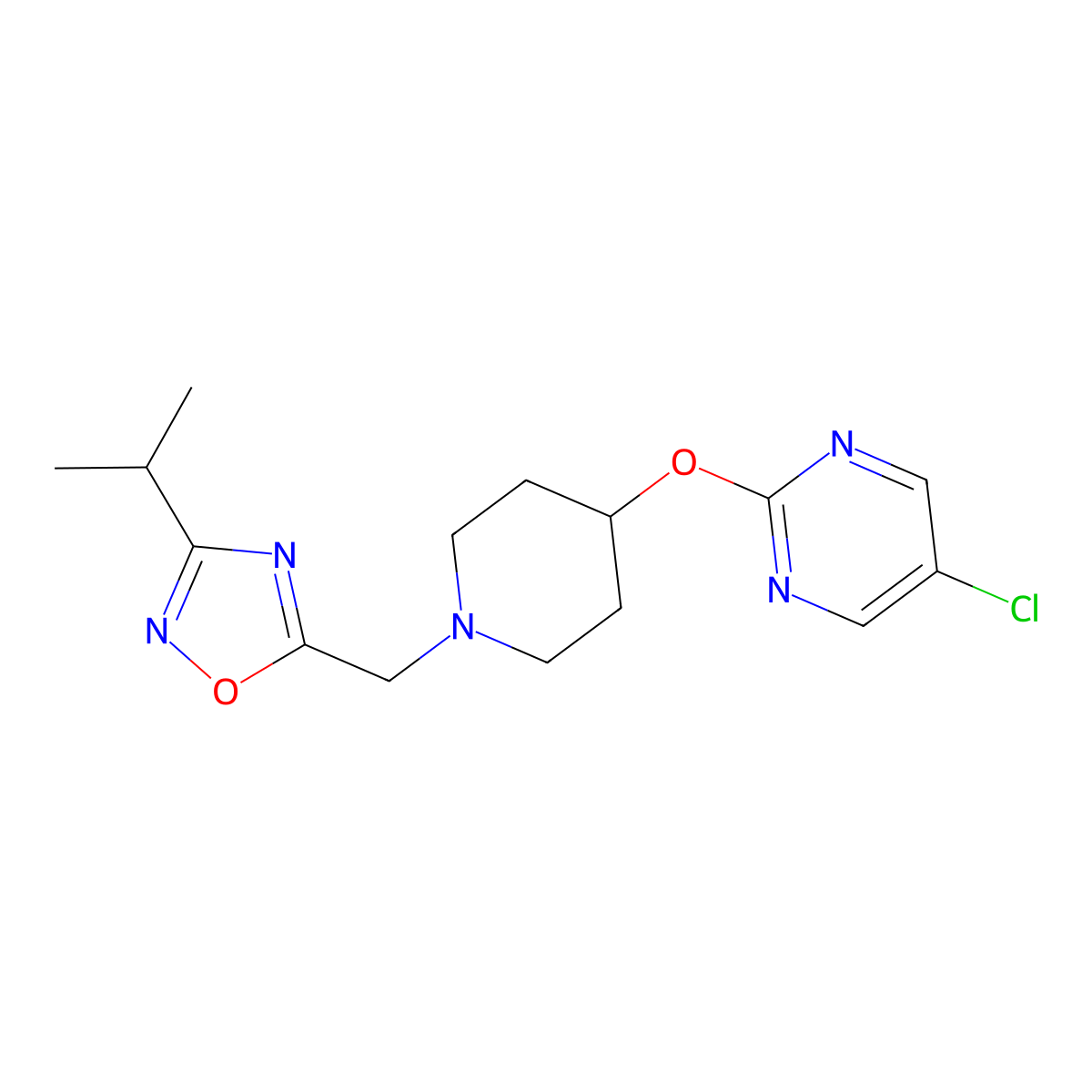 5-Chloro-2-[(1-{[3-(propan-2-yl)-1,2,4-oxadiazol-5-yl]methyl}piperidin-4-yl)oxy]pyrimidine molecular structure, CAS 2415520-93-1