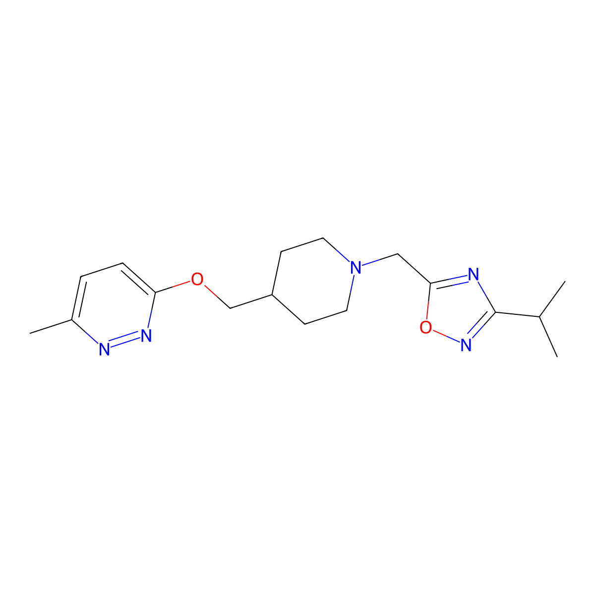 3-Methyl-6-[(1-{[3-(propan-2-yl)-1,2,4-oxadiazol-5-yl]methyl}piperidin-4-yl)methoxy]pyridazine molecular structure, CAS 2415582-46-4