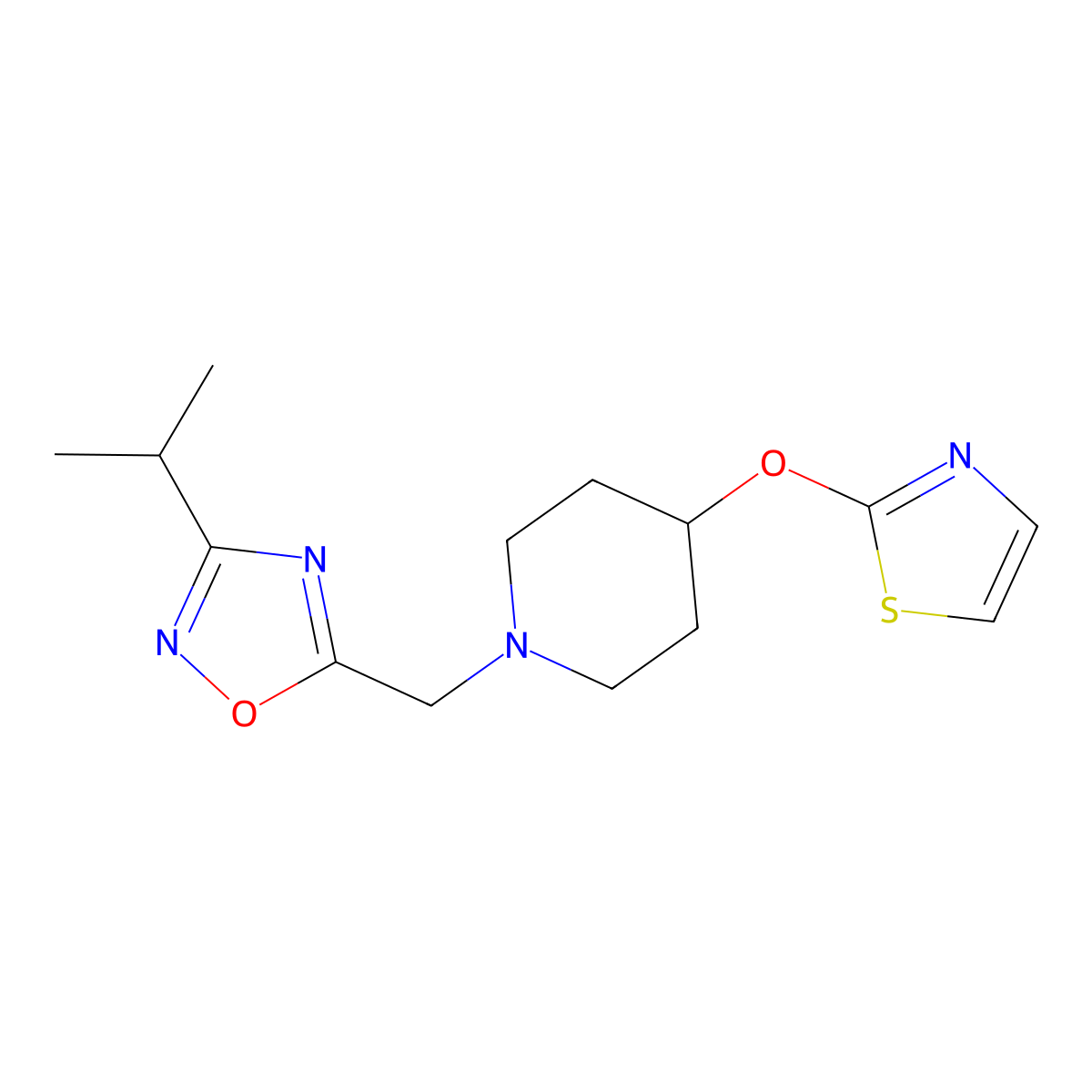 1-{[3-(Propan-2-yl)-1,2,4-oxadiazol-5-yl]methyl}-4-(1,3-thiazol-2-yloxy)piperidine molecular structure, CAS 2742069-93-6