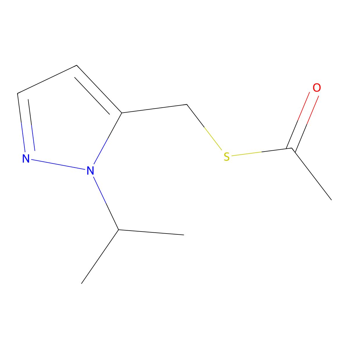 1-({[1-(propan-2-yl)-1H-pyrazol-5-yl]methyl}sulfanyl)ethan-1-one molecular structure, CAS 2751614-29-4