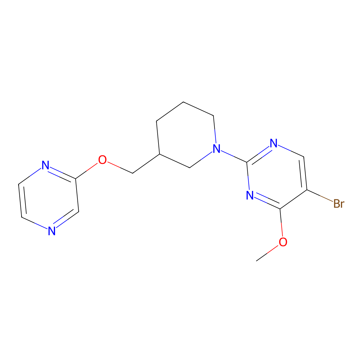 5-Bromo-4-methoxy-2-{3-[(pyrazin-2-yloxy)methyl]piperidin-1-yl}pyrimidine molecular structure, CAS 2770590-84-4