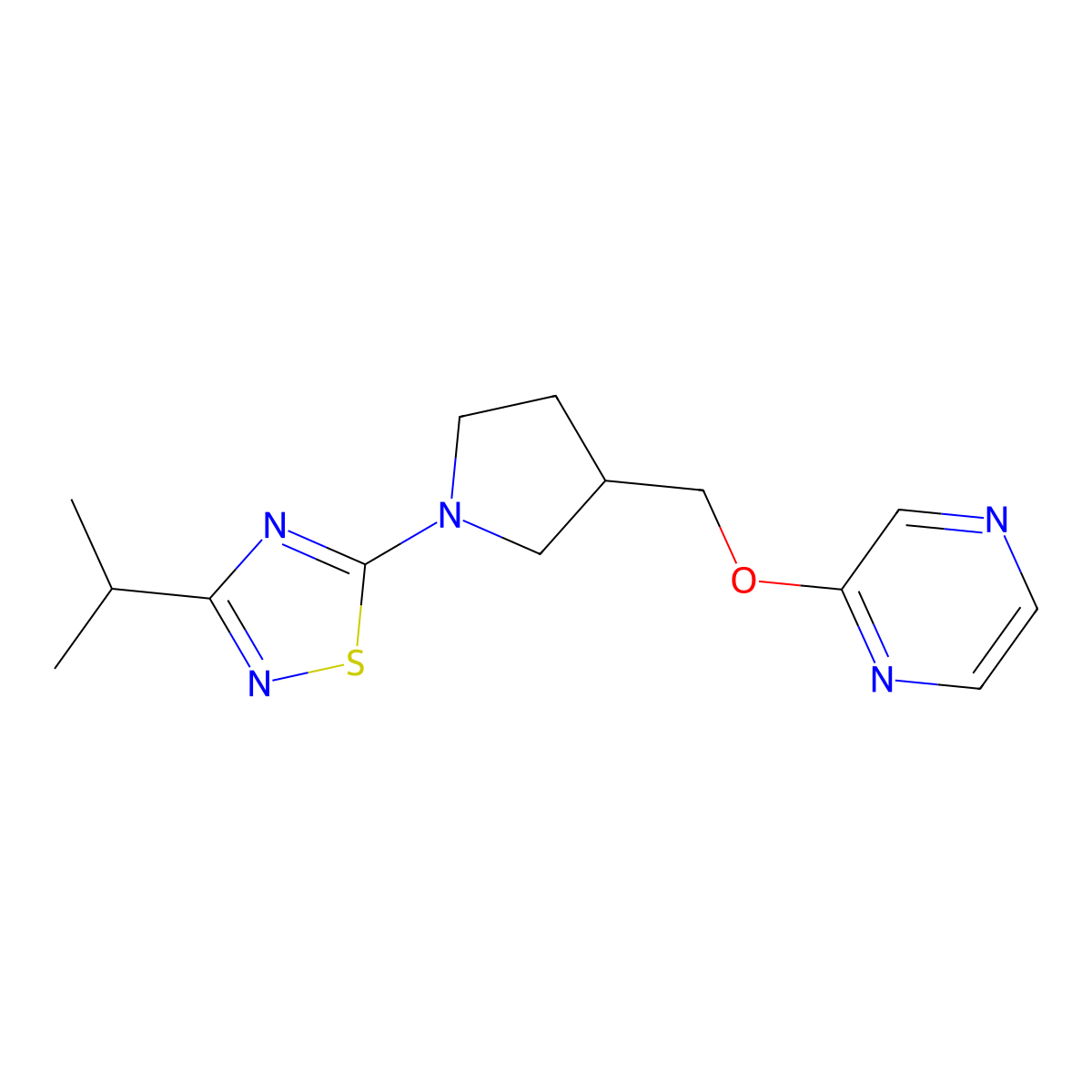 2-({1-[3-(Propan-2-yl)-1,2,4-thiadiazol-5-yl]pyrrolidin-3-yl}methoxy)pyrazine molecular structure, CAS 2770632-00-1