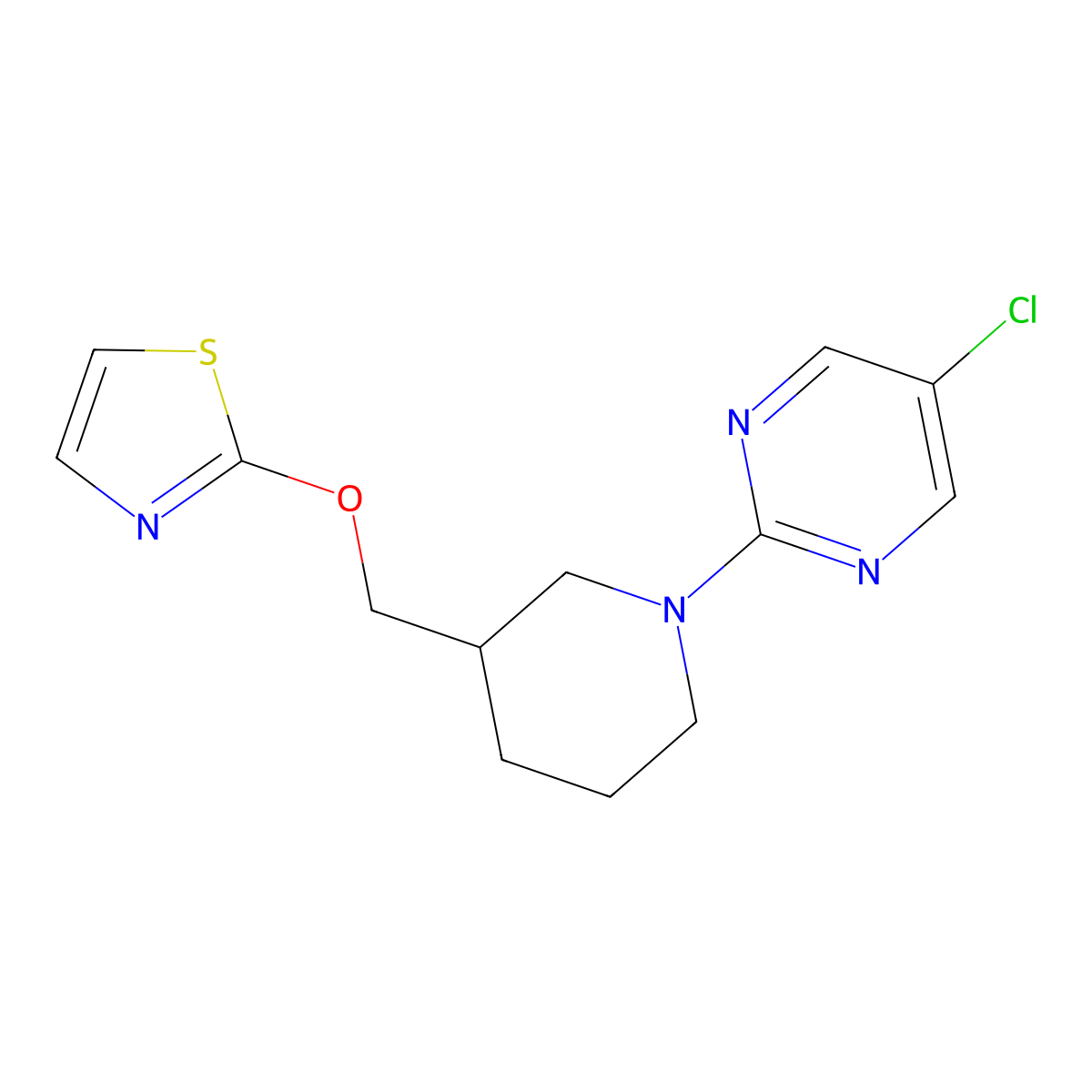 5-Chloro-2-{3-[(1,3-thiazol-2-yloxy)methyl]piperidin-1-yl}pyrimidine molecular structure, CAS 2770635-41-9