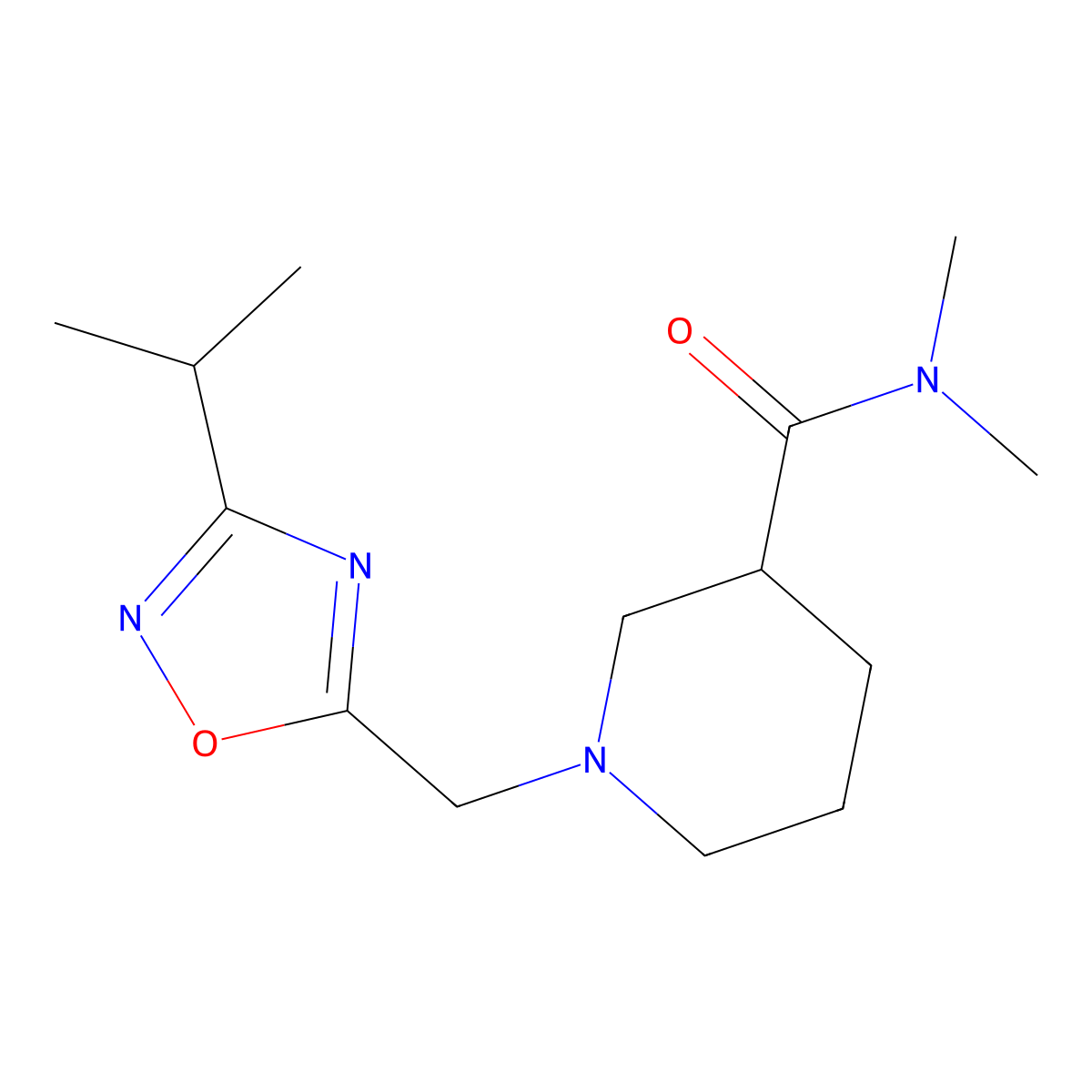 N,N-dimethyl-1-{[3-(propan-2-yl)-1,2,4-oxadiazol-5-yl]methyl}piperidine-3-carboxamide molecular structure, CAS 3054407-23-4