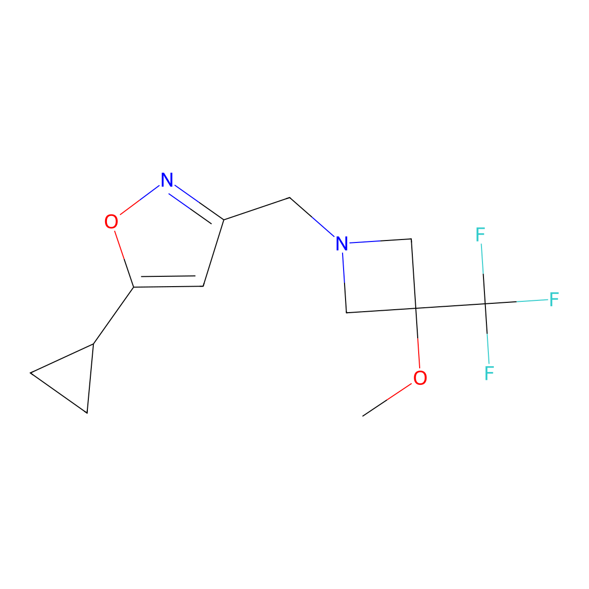 5-Cyclopropyl-3-{[3-methoxy-3-(trifluoromethyl)azetidin-1-yl]methyl}-1,2-oxazole molecular structure, CAS 3054612-16-4